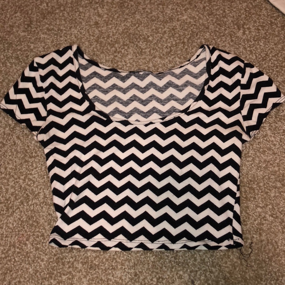 Black and white patterned crop top